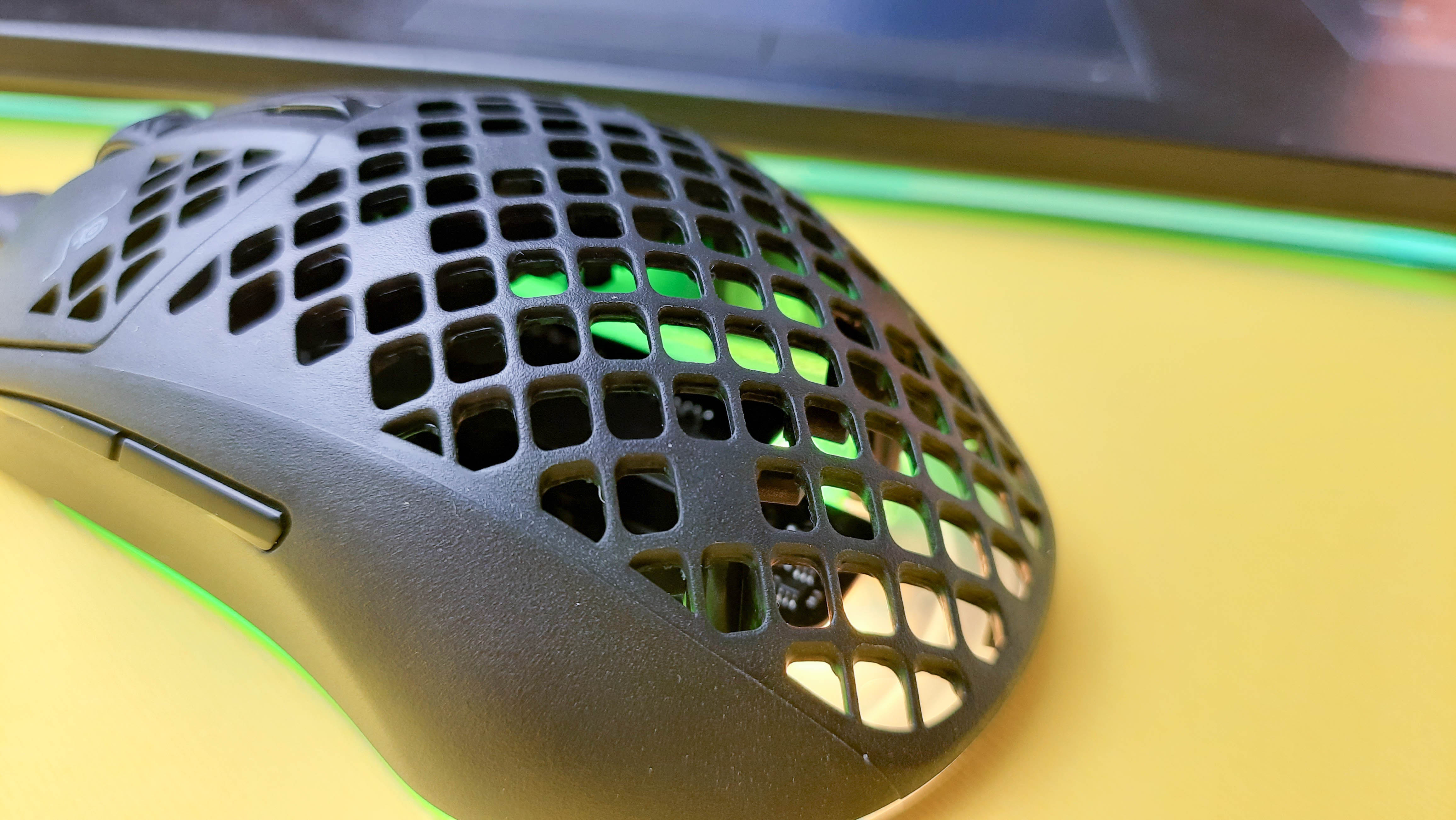 Обзор Steelseries Aerox 3: «дырявая» игровая мышка для шутеров и МОВА - фото 10