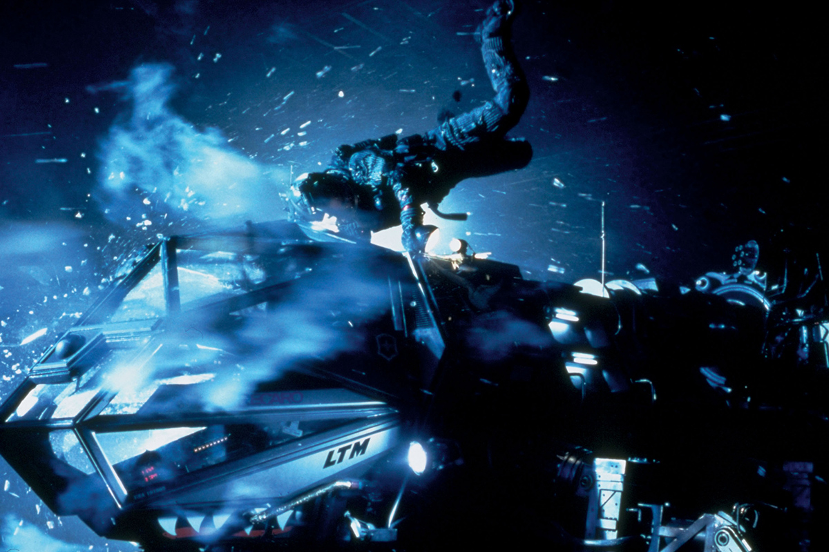 Музыкальную тему к фильму «Армагеддон» — «I Donʼt Want to Miss a Thing» — исполнил отец Лив Тайлер, Стив, в составе команды Aerosmith

Источник: Buena Vista Pictures Distribution