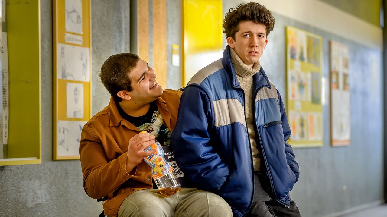 Почти взрослые: 10 сериалов о подростках, которые убивают, продают наркотики и спасают мир - изображение 4 Почти взрослые: 10 сериалов о подростках, которые убивают, продают наркотики и спасают мир - фото 4