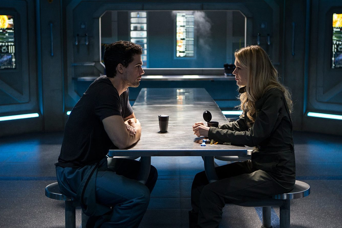 Сериал «Пространство» основан на одноимённой серии книг Даниэля Абрахама и Тая Френка, писавших под псевдонимом Джеймс Кори

Источник: Syfy