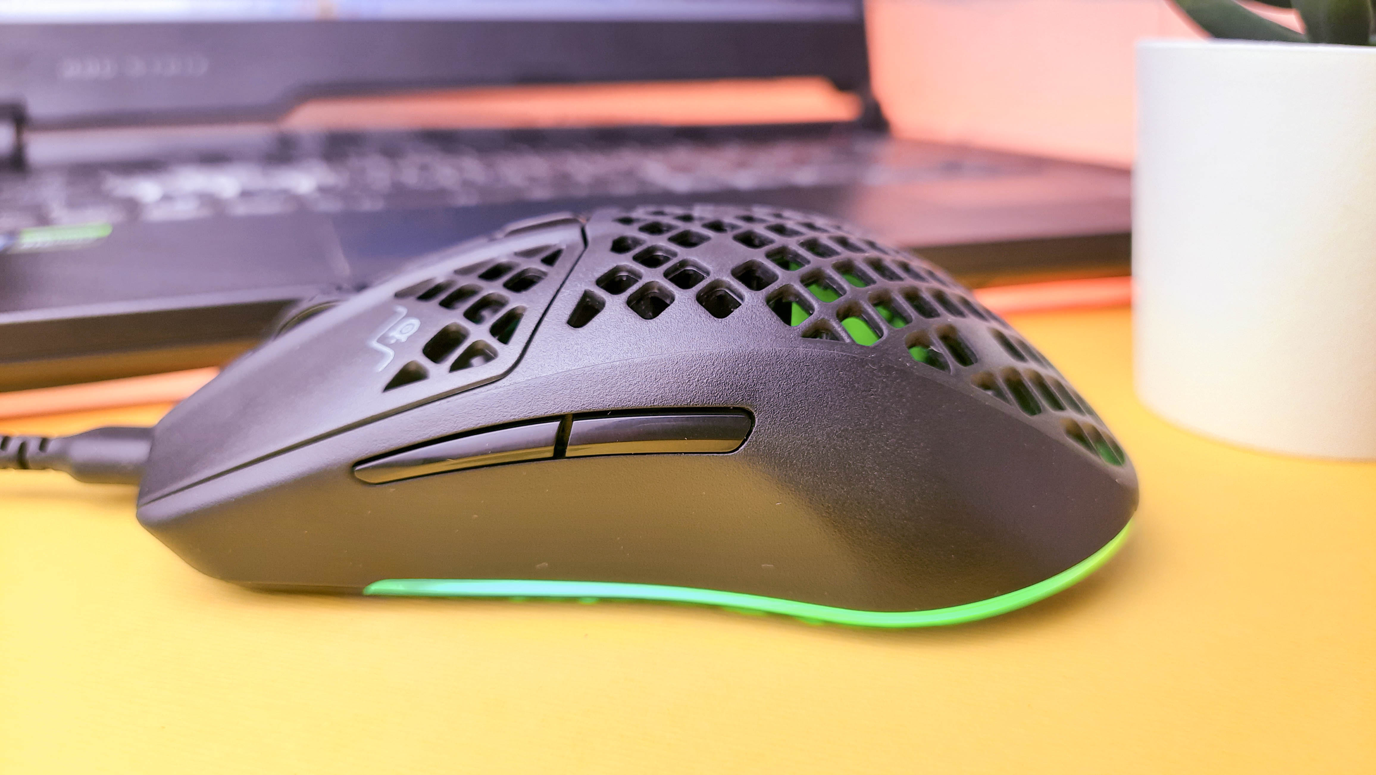 Обзор Steelseries Aerox 3: «дырявая» игровая мышка для шутеров и МОВА - фото 7