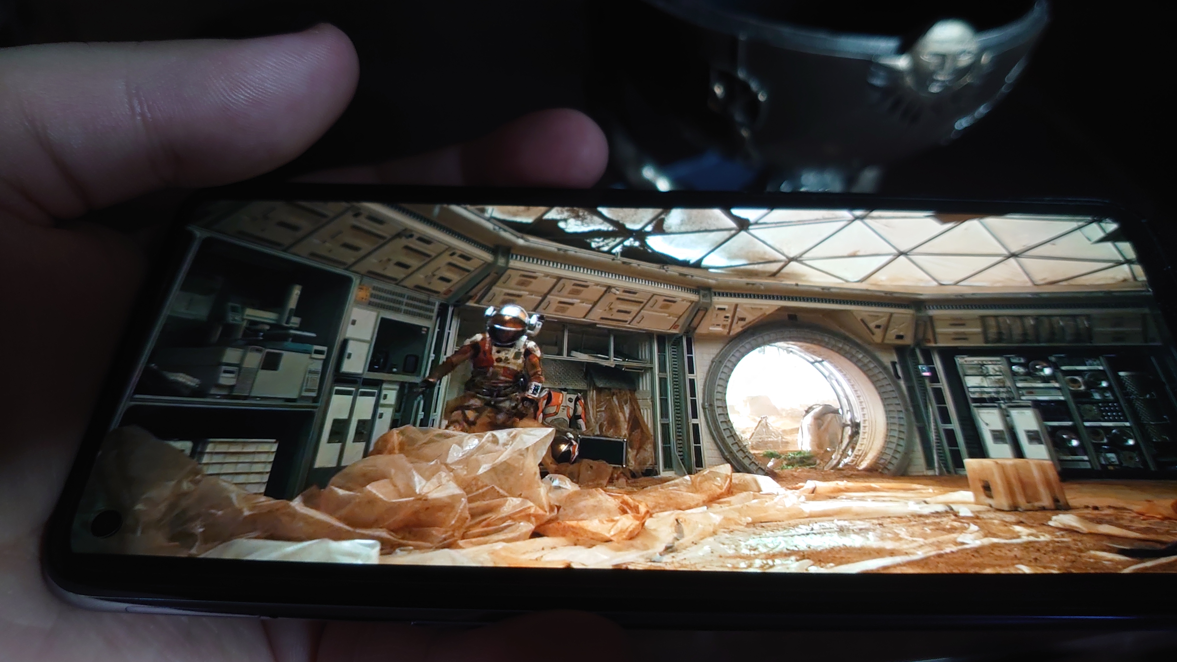 Обзор Oppo A74: подходит ли для игр и работы среднебюджетный смартфон с NFC - фото 3