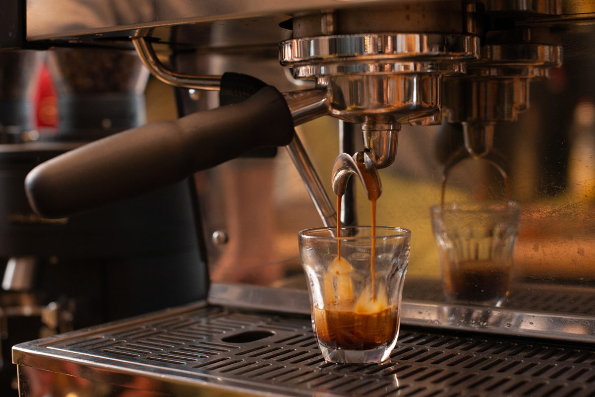 Эспрессо из кофемашины

Источник: Getty Images