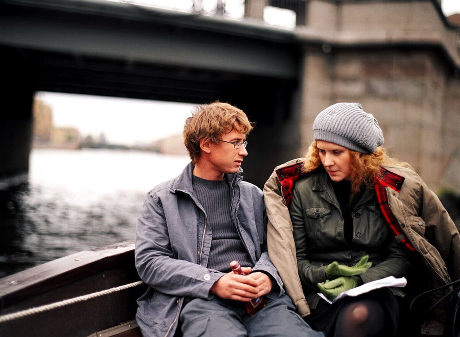 Как это часто бывало у Балабанова, некоторых актёров переозвучили на постпродакшене: в этот раз чужим голосом (Евгения Миронова) заговорил исполнитель главной роли Александр Яценко

Источник: СТВ