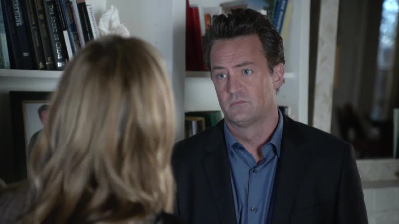 Прощание с Мэттью Перри: вспоминаем лучшие роли актёра и любимые эпизоды «Друзей» - фото 18