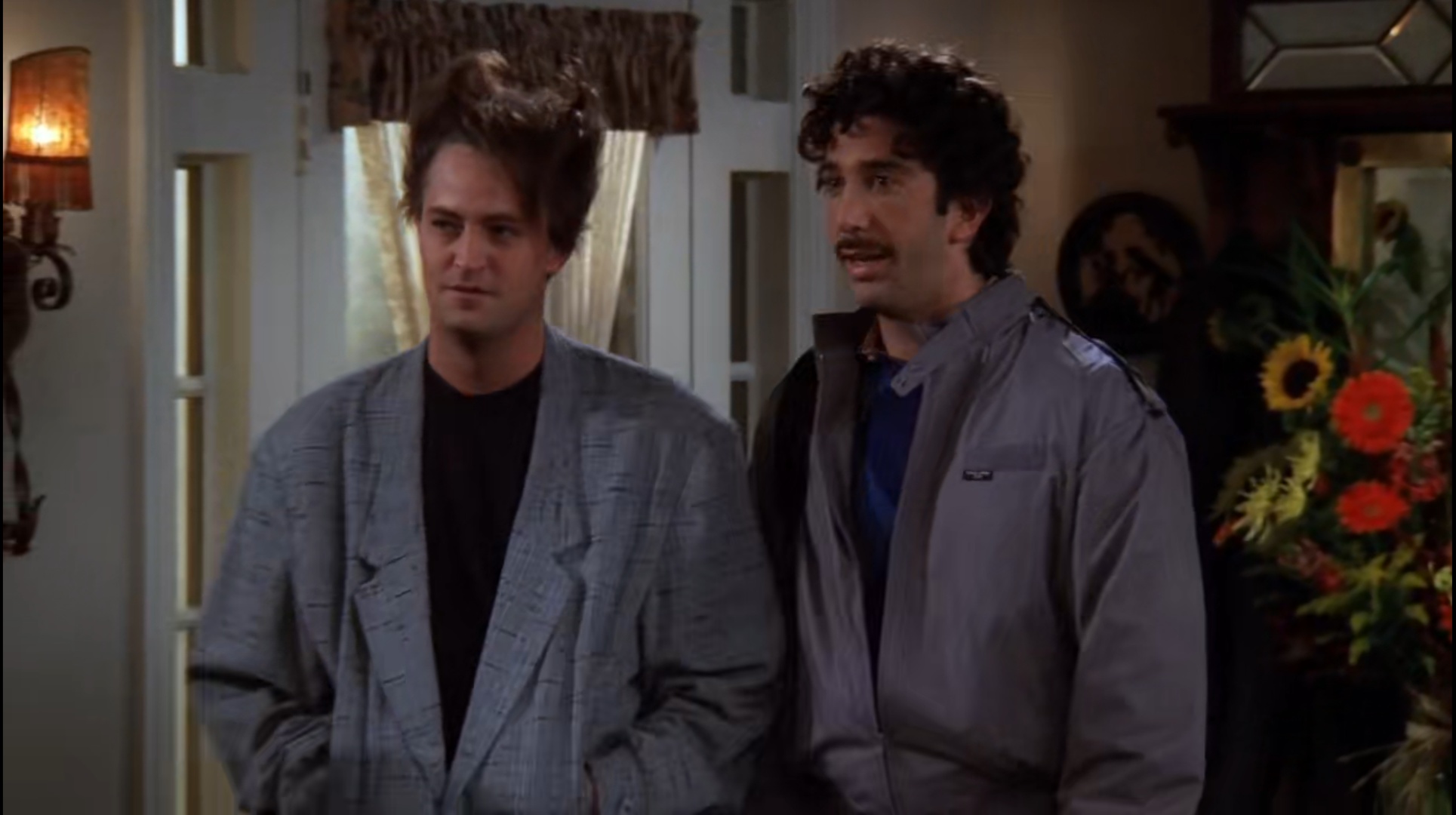 Прощание с Мэттью Перри: вспоминаем лучшие роли актёра и любимые эпизоды «Друзей» - фото 9