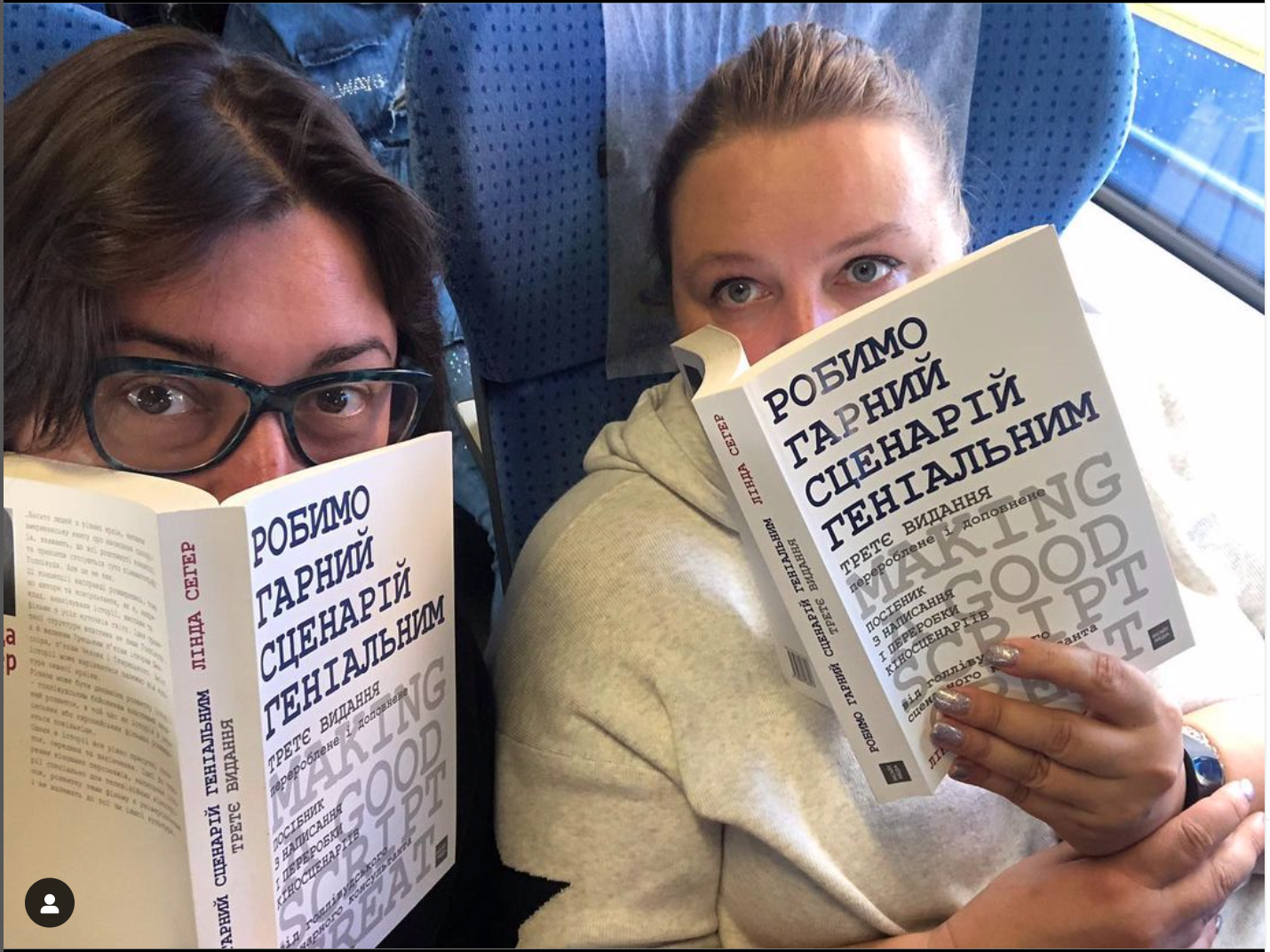 Слева направо: Анна Жижа и Виктория Бурдукова (фото из аккаунта @vburdukova)