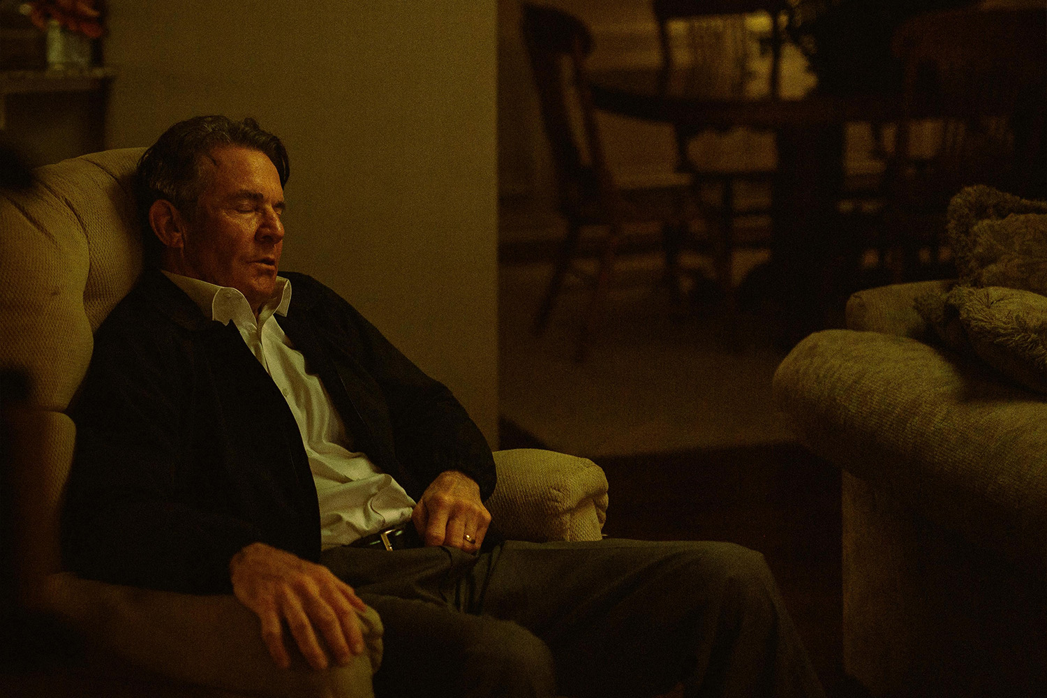 Деннис Куэйд в роли усталой руки закона

Кадр: Briarcliff Entertainment