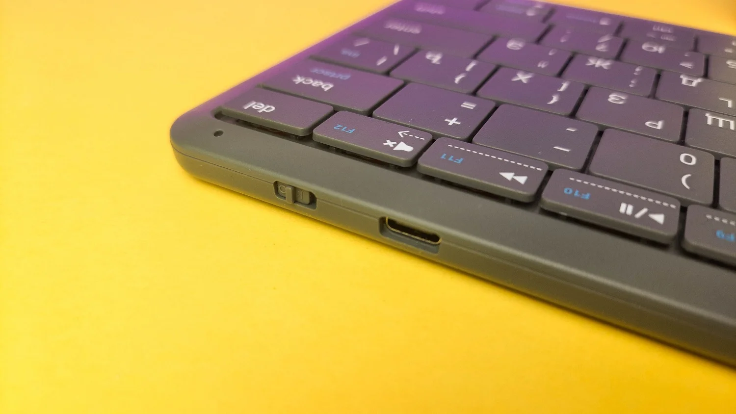 Обзор Prestigio Click&Touch 2: подойдёт ли беспроводная клавиатура-тачпад для игр и работы - фото 3