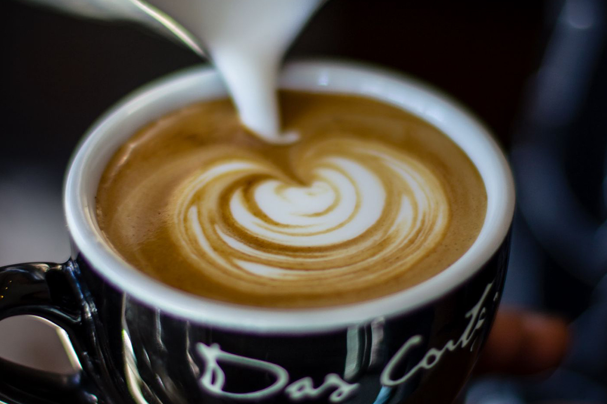 Чашка кофе с молоком или сливками

Источник: Getty Images