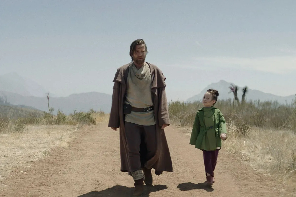 Оби-Ван и юная Лея Органа (Вивьен Лира Блэр) в сериале «Оби-Ван Кеноби»