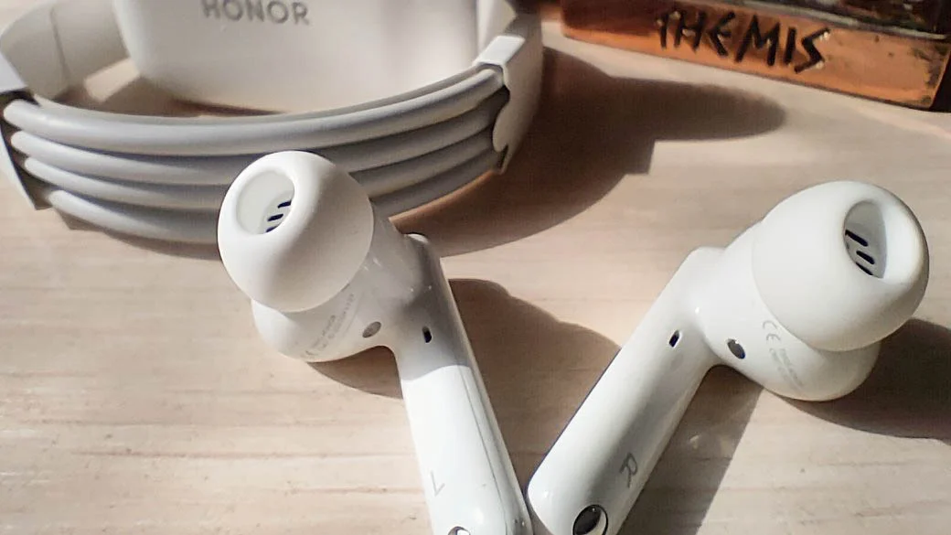Обзор Honor Earbuds 2 Lite: стоит ли покупать бюджетные TWS-наушники с активным шумоподавлением - фото 3