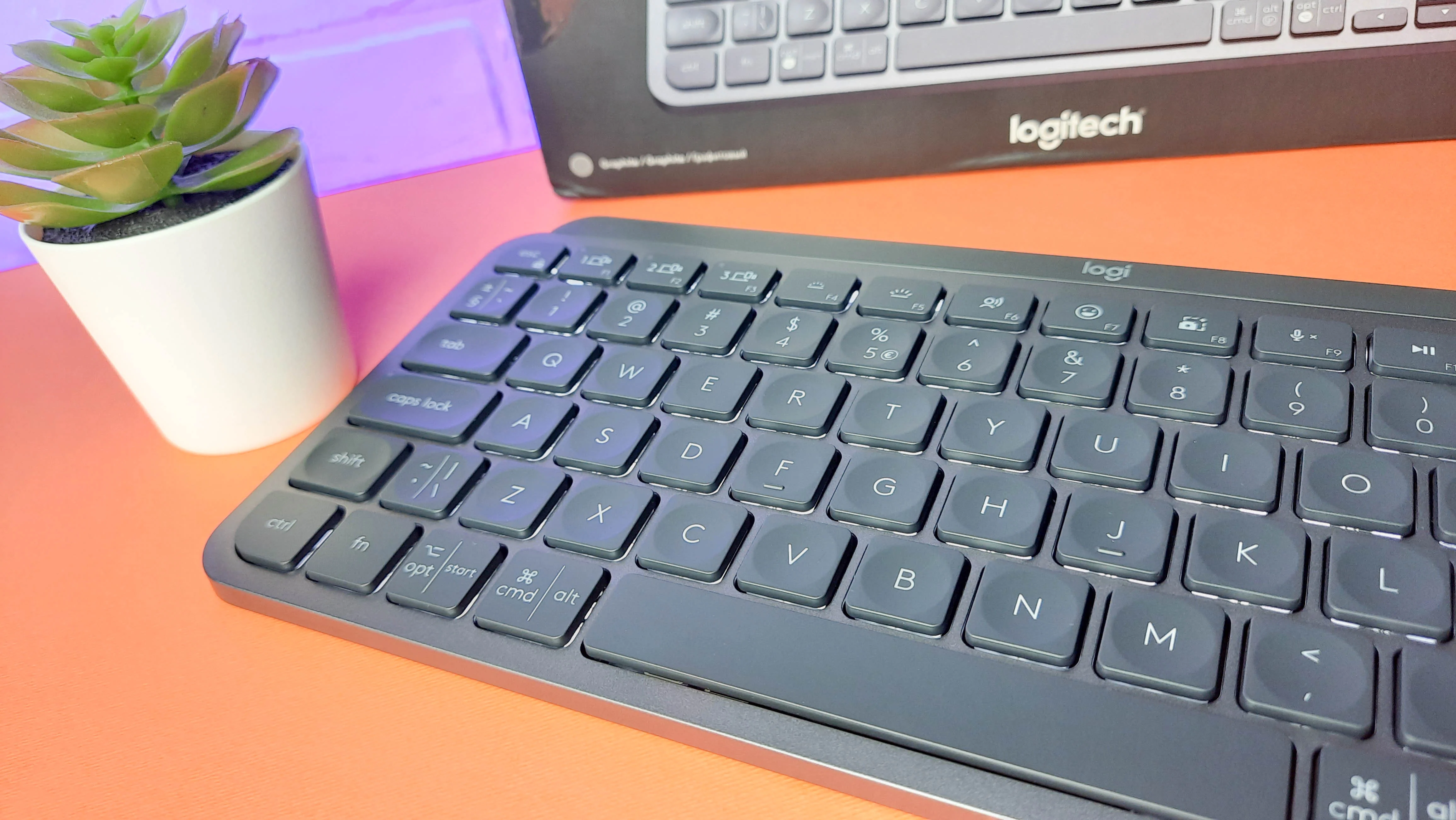Обзор Logitech MX Keys Mini: компактная беспроводная клавиатура с умной подсветкой - фото 7