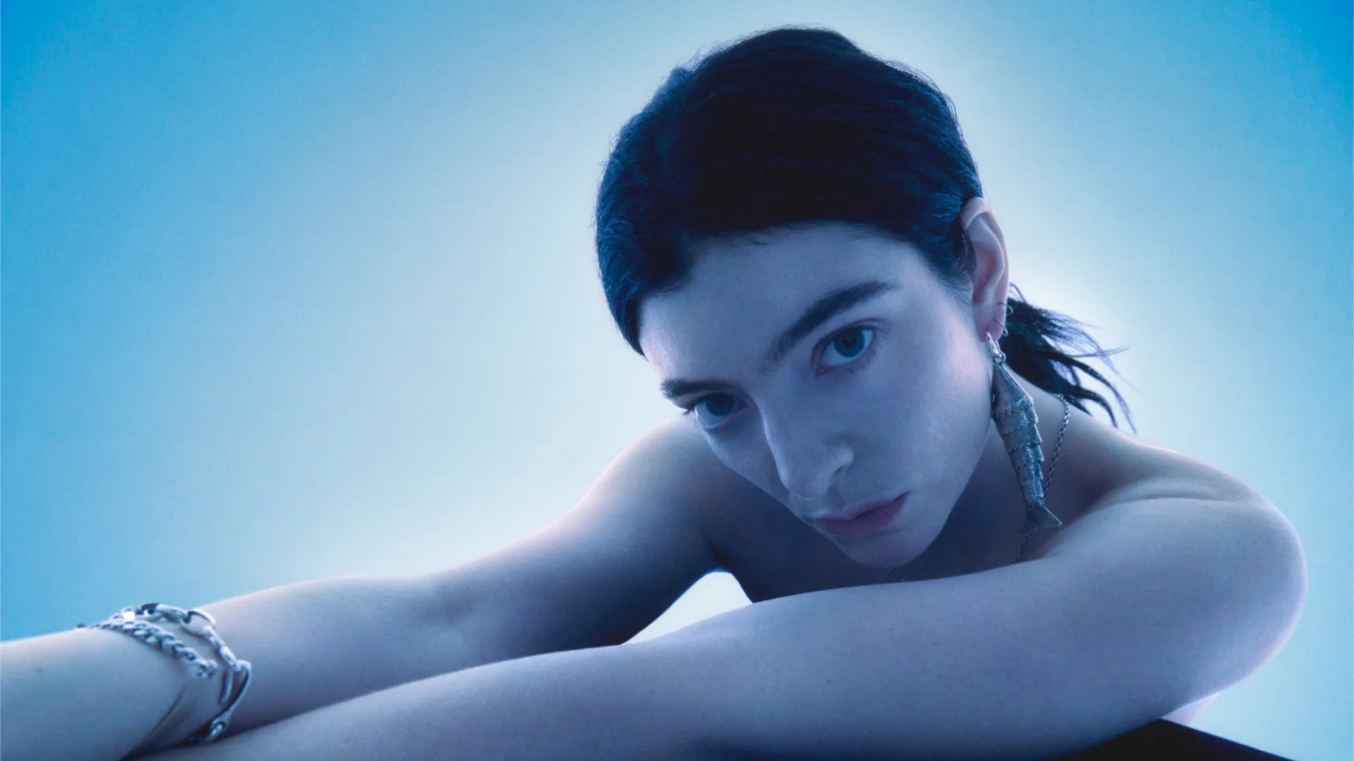 Lorde Summer: Как Лорд меняет звучание и стиль этого лета - изображение 4 Lorde Summer: Как Лорд меняет звучание и стиль этого лета - фото 4