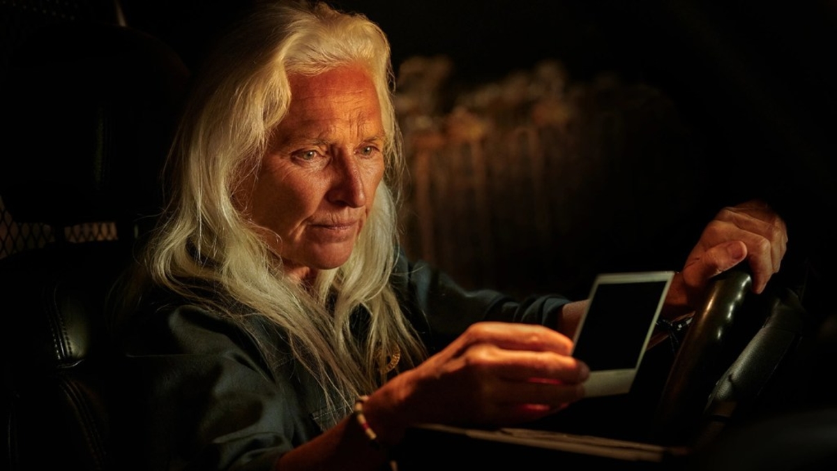 Вышел свежий кадр новой «Техасской резни бензопилой» с героиней оригинального фильма - изображение 1 Вышел свежий кадр новой «Техасской резни бензопилой» с героиней оригинального фильма - фото 1