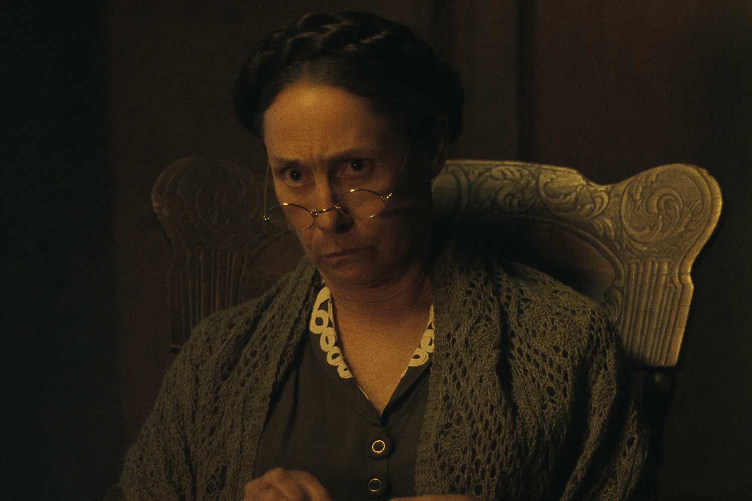 Лори Меткаф в сериале «Монстр: История Эда Гейна»

Источник: Netflix