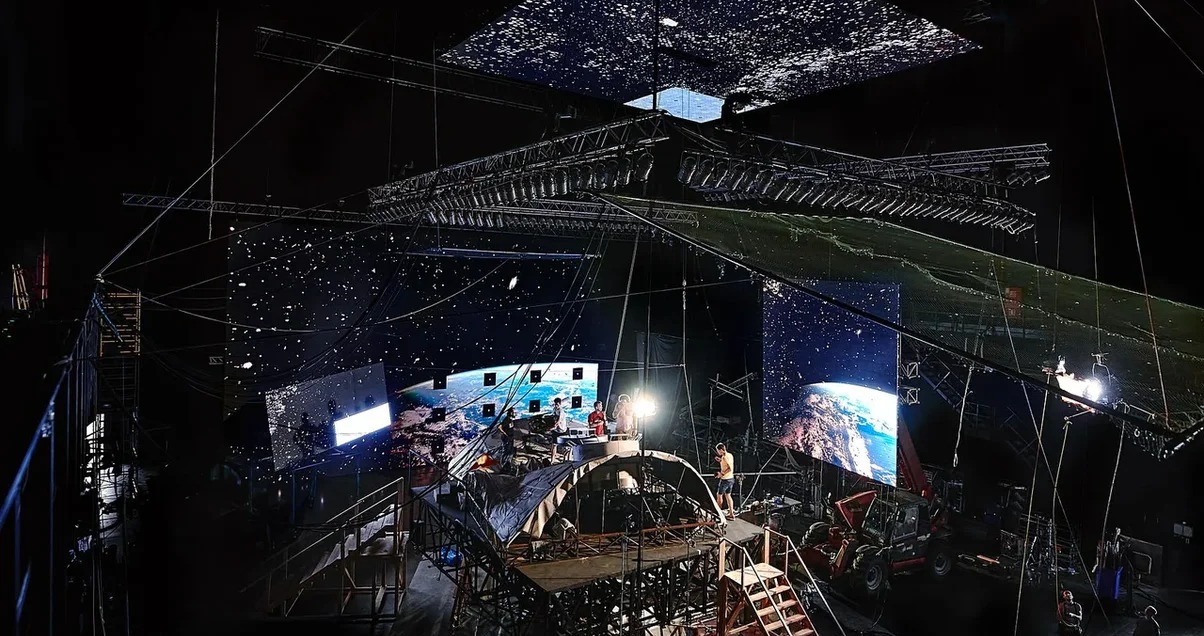 Фото павильона фильма «Свободное падение»