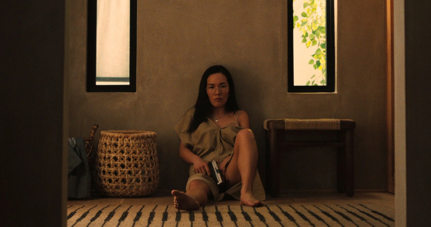 Рецензия на сериал «Грызня»: эмоциональный аттракцион студии A24 со Стивеном Янгом и Али Вонг - фото 2