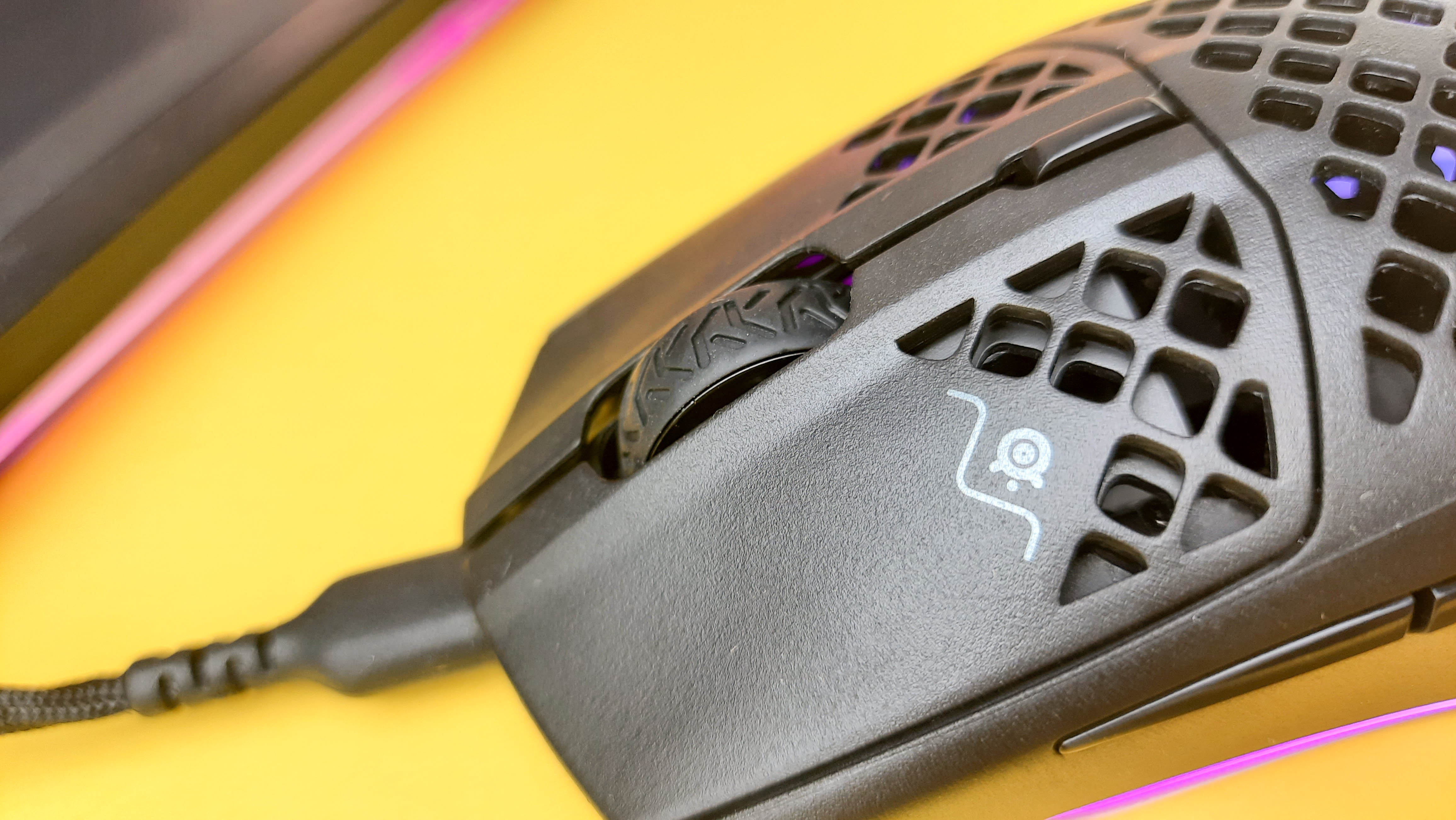 Обзор Steelseries Aerox 3: «дырявая» игровая мышка для шутеров и МОВА - фото 5