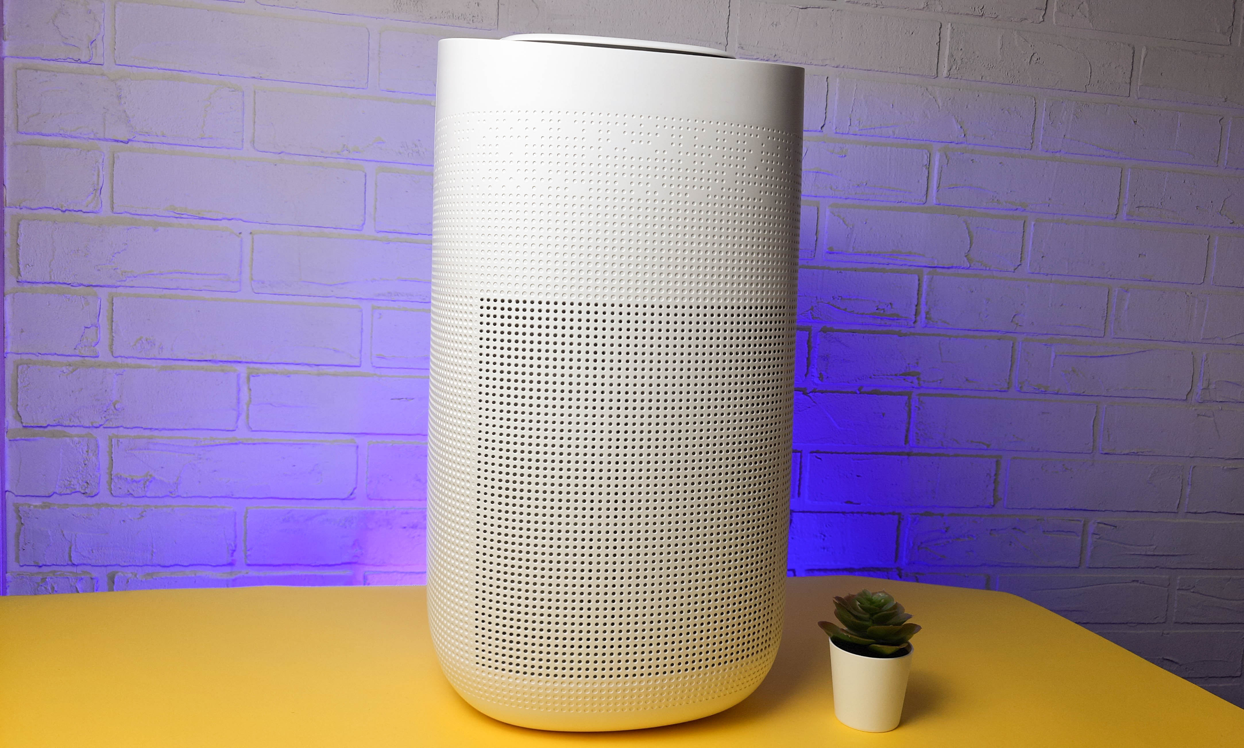 Помимо игровой периферии, компания Hiper выпускает климатическую технику и устройства «умного» дома. Например, актуальный сейчас IoT Purifier Pro v1 — очиститель воздуха со стерилизатором, для любого сезона цветения, когда страдают аллергики. Он также пригодится в городских квартирах, офисах и при удаленной работе дома. Ниже разбираем особенности очистителя воздуха и его функции, раскрываем плюсы и минусы, делимся впечатлениями от использования.