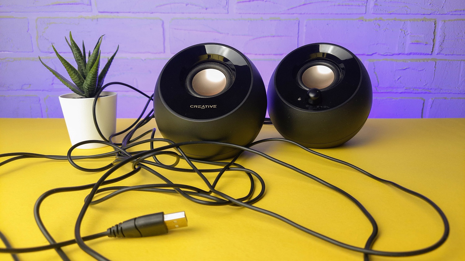 Обзор Creative Pebble Plus: бюджетная акустическая система для игр и кино - изображение 3 Обзор Creative Pebble Plus: бюджетная акустическая система для игр и кино - фото 3