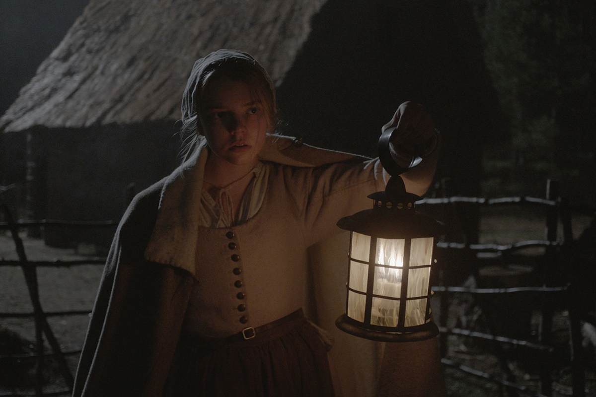 Зал здания суда из начала фильма, где семью изгоняют из города, был построен в заброшенной лесопилке

Источник: A24