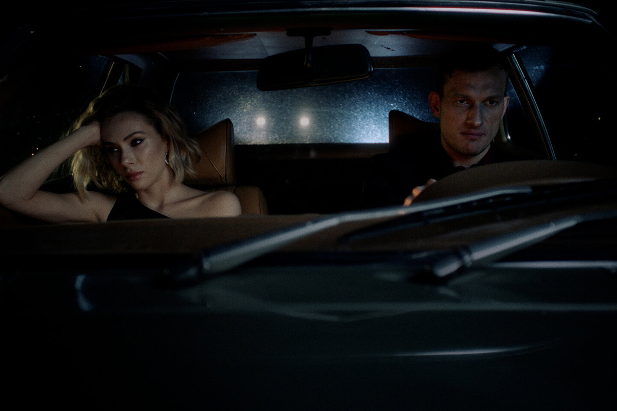 Сам режиссер называет фильм «комиксом об аутсайдерах»

Источник: K24