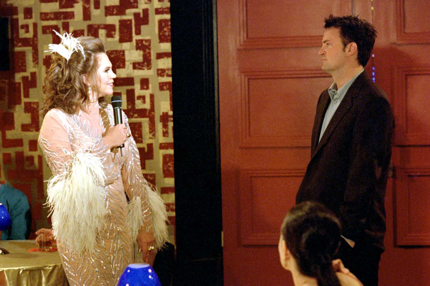 Прощание с Мэттью Перри: вспоминаем лучшие роли актёра и любимые эпизоды «Друзей» - фото 12