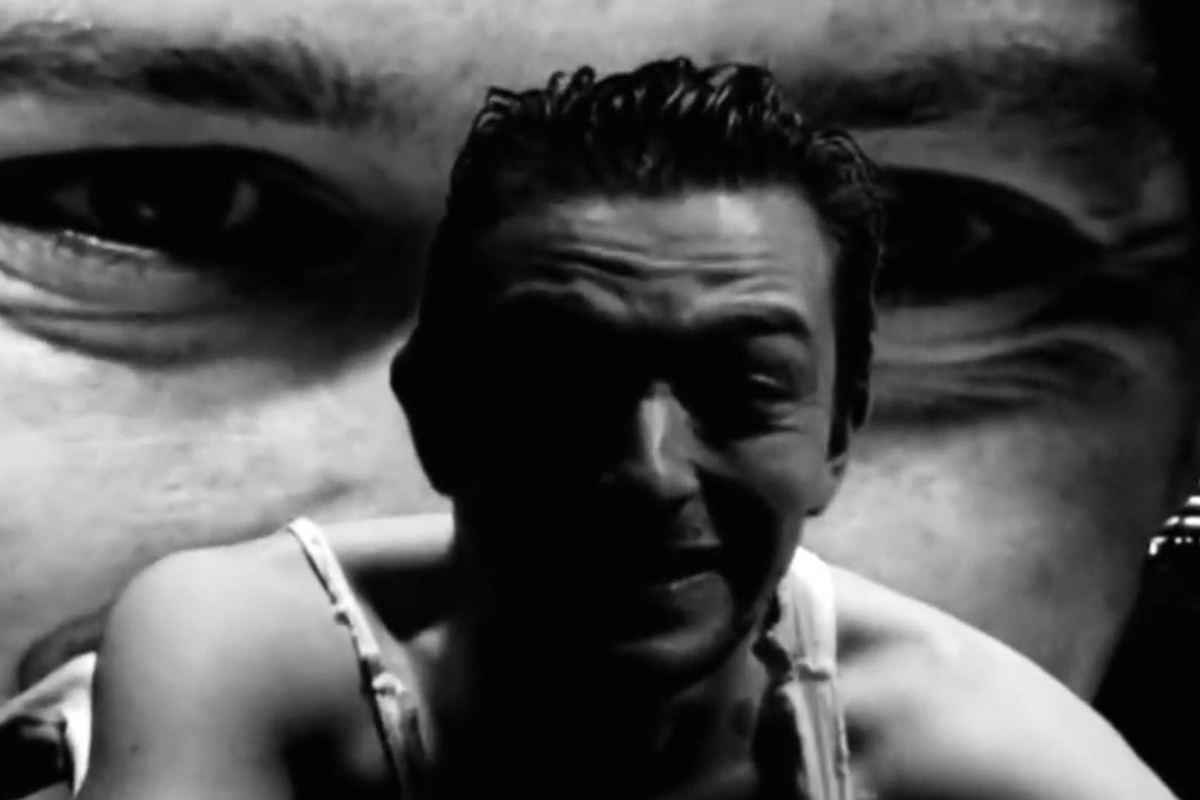 Кристофер Нолан написал сценарий к фильму «Жук-скакун», изучая английскую литературу в Университетском колледже Лондона
Источник: Alliance Atlantis