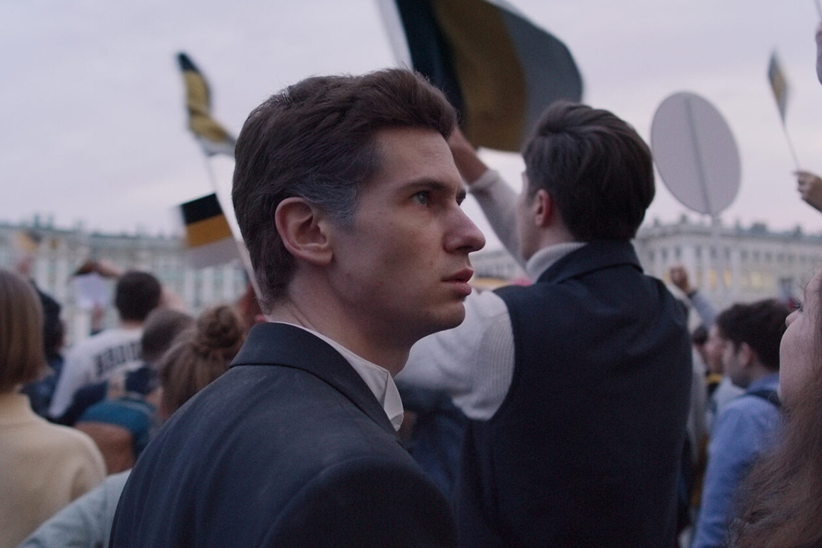 Съёмки сериала «Фандорин. Азазель» проходили в Петергофе, Юсуповском и Мраморном дворцах, Севкабель Порту, а также в современных локациях Санкт-Петербурга
Источник: Кинопоиск