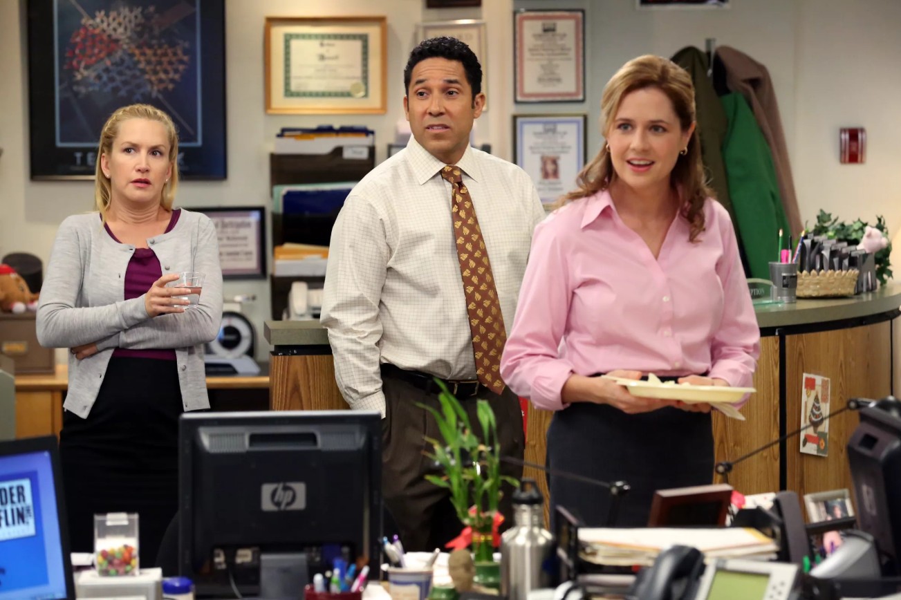 Дженна Фишер и Анджела Кинси заглянули на съемки нового шоу во вселенной «Офиса» - фото 1