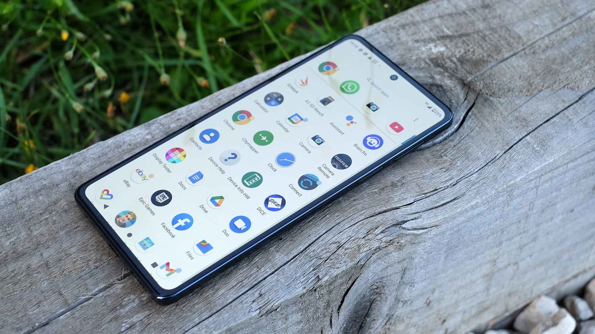 Китайская компания AnTuTu регулярно выпускает собственные рейтинги смартфонов: она составляет топ самых производительных устройств, рейтинг по соотношению цены и качества и многие другие. Что пользователь может узнать из этих отчётов и от чего зависят набираемые смартфонами баллы? Можно ли верить результатам AnTuTu при выборе нового устройства? И стоит ли вообще обращать внимание на эти цифры? Разбираемся, что из себя представляет рейтинг AnTuTu.