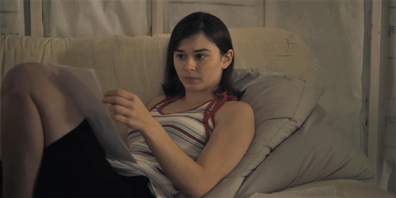 Руби Крус на кадре из сериала «Касл-Рок»