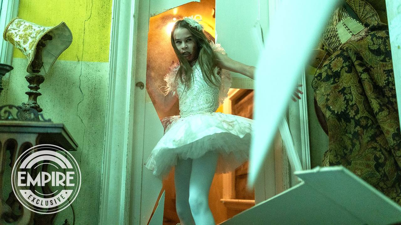 В сети появился новый кадр из грядущего хоррора «Эбигейл» режиссёров «Крика 6» - изображение 1 В сети появился новый кадр из грядущего хоррора «Эбигейл» режиссёров «Крика 6» - фото 1