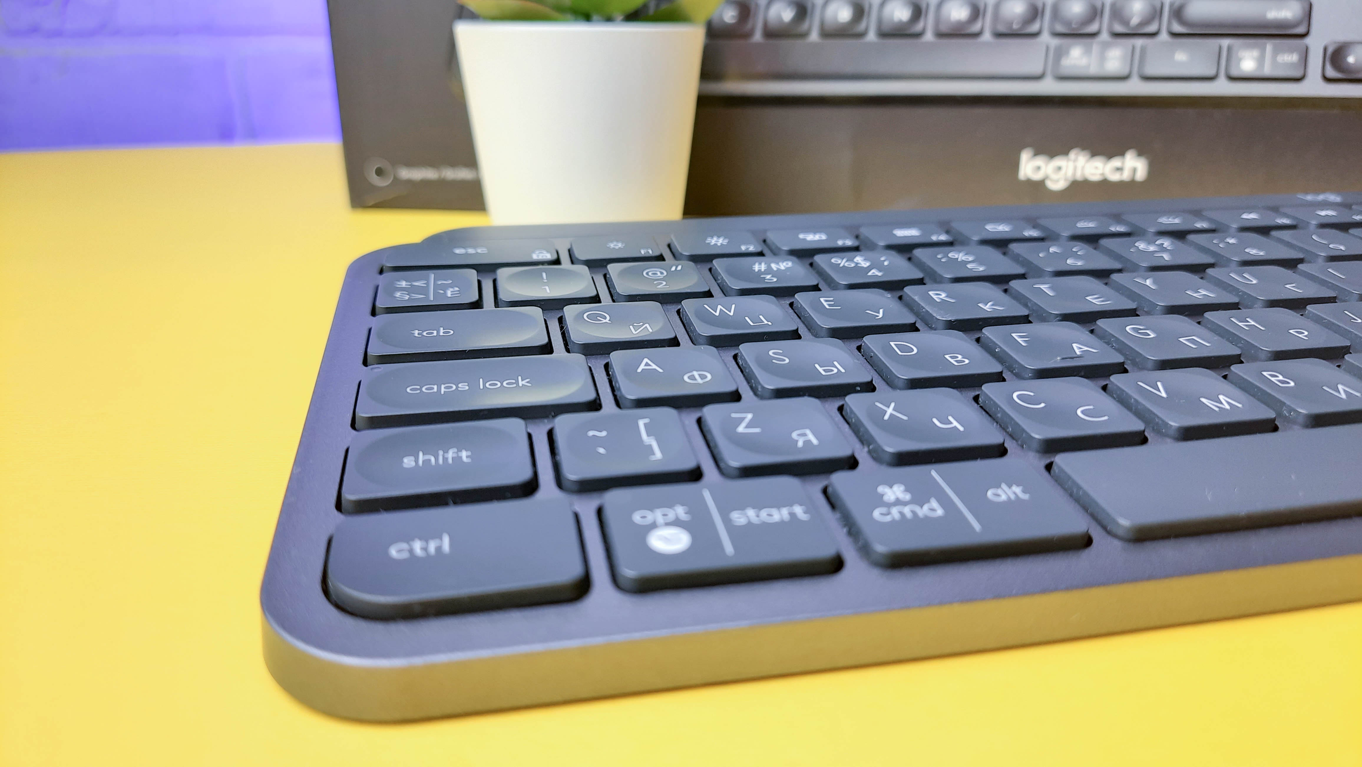 Обзор Logitech MX Keys: как справляется с играми и работой беспроводная ножничная клавиатура - изображение 13 Обзор Logitech MX Keys: как справляется с играми и работой беспроводная ножничная клавиатура - фото 13