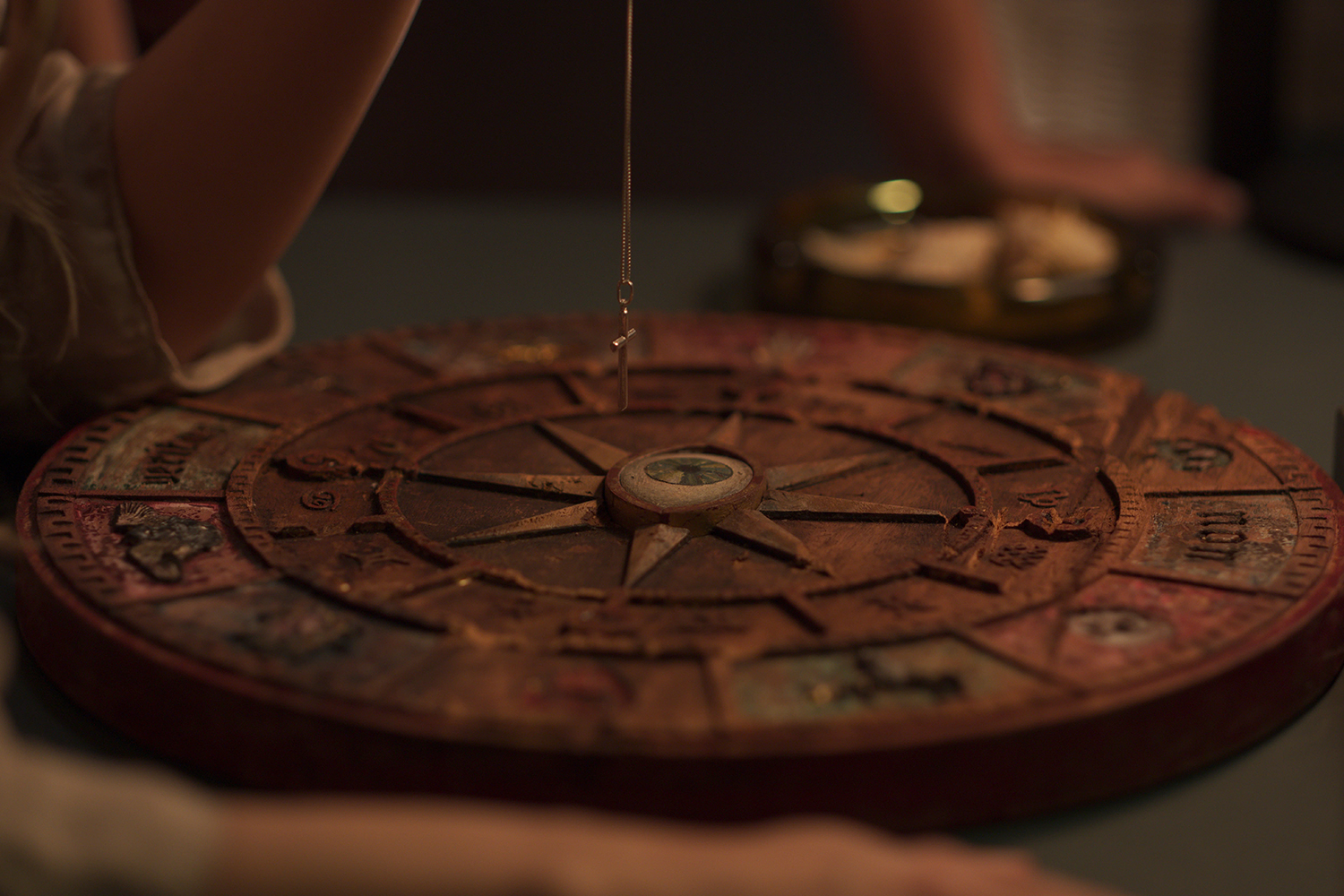 Кадр из фильма «Ведьмина доска» (2025)

Источник: «Парадиз»