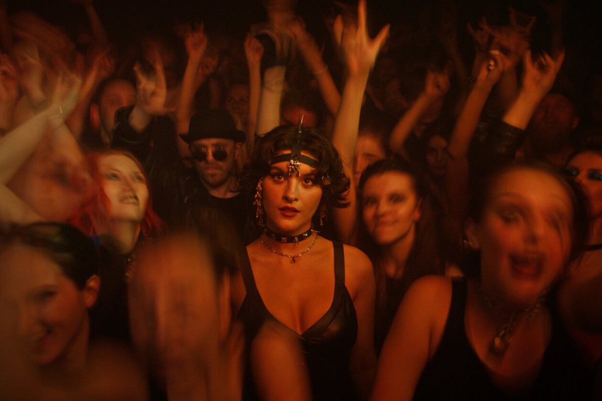 По завершении сериала «Король и Шут» вышел документальный эпизод о его съёмках — «Король и Шут. Фильм о фильме»
Источник: Кинопоиск