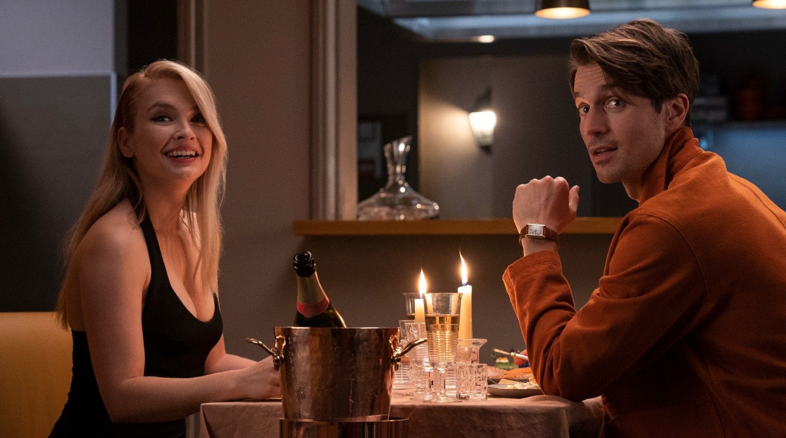 Камилль Раза прокомментировала уход из шоу «Эмили в Париже» — каст попрощался с коллегой - фото 1