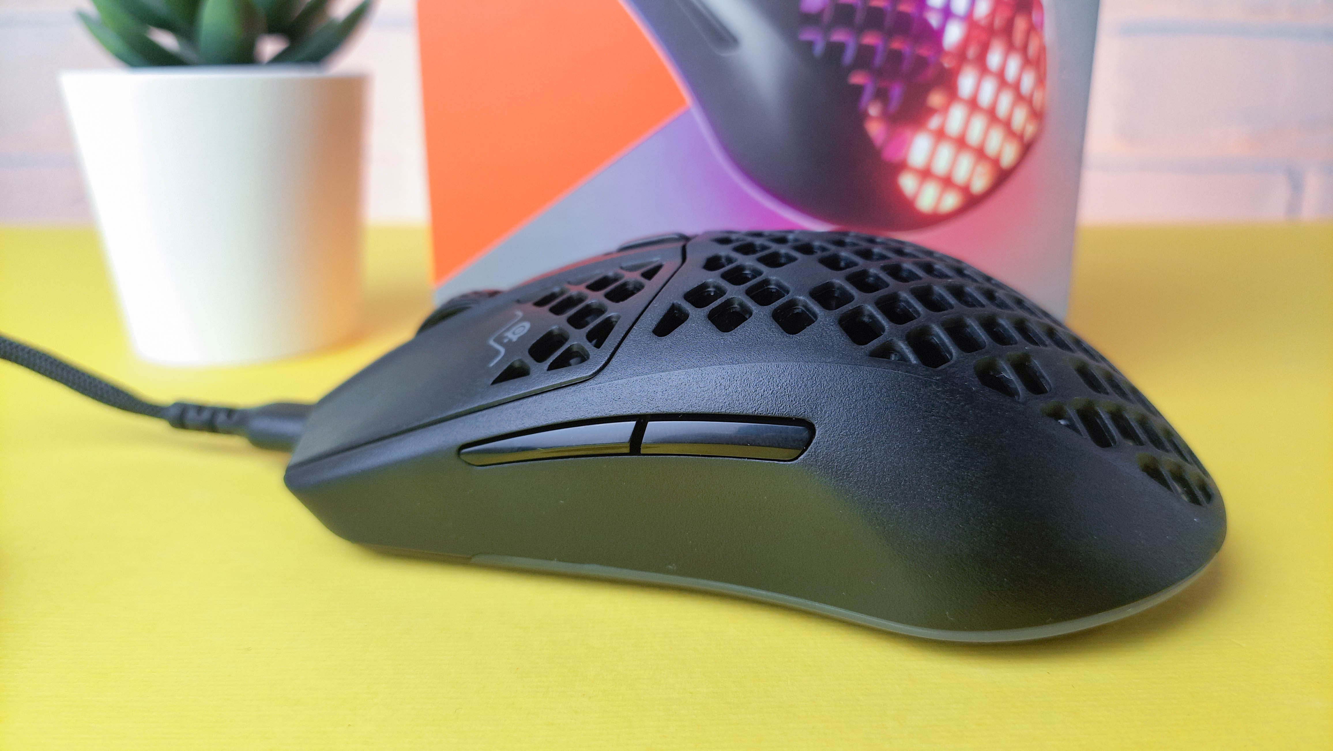 Обзор Steelseries Aerox 3: «дырявая» игровая мышка для шутеров и МОВА - фото 2