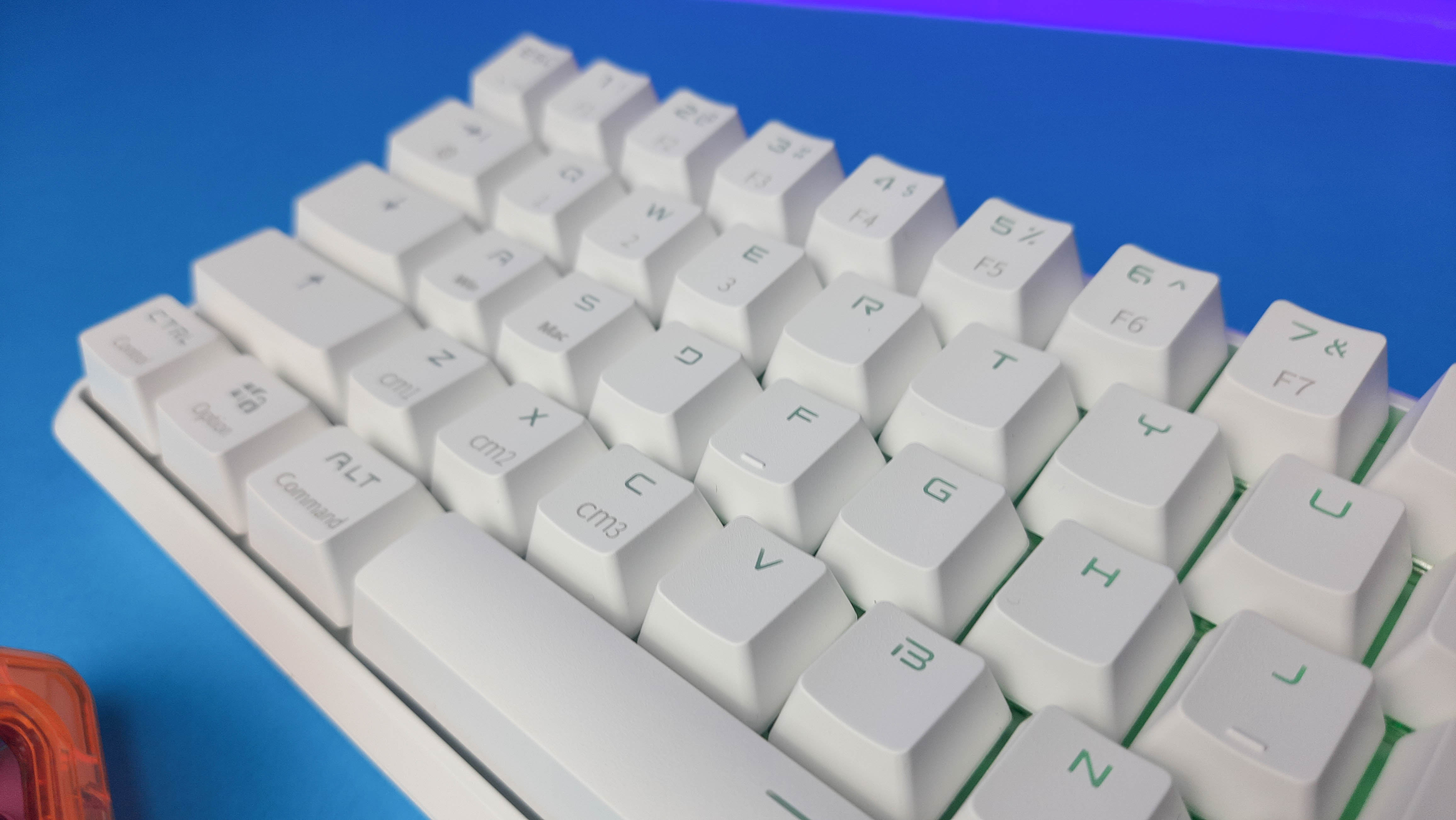 Обзор Hator Skyfall HEX Wireless: настраиваемая игровая клавиатура формата 65% с RGB-подсветкой - фото 11