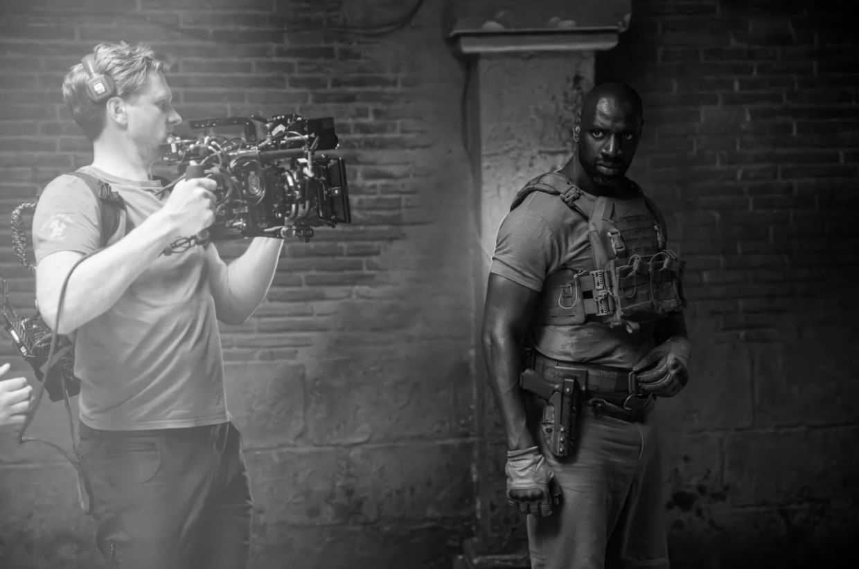 Кадр со съёмок спин-оффа «Тайлера Рейка»

Источник: Netflix