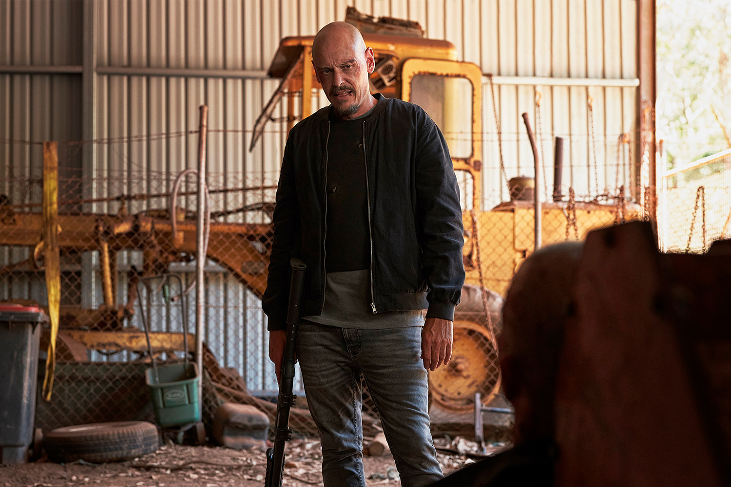 Кадр из сериала «‎Решала» (Mr Inbetween)

Источник: FX