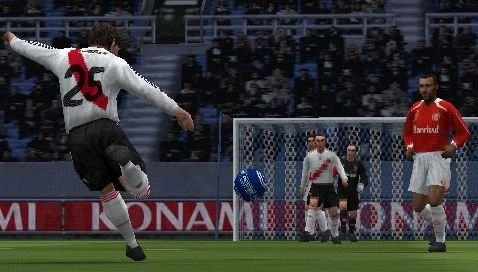 Pro Evolution Soccer 2008 - кадр 2