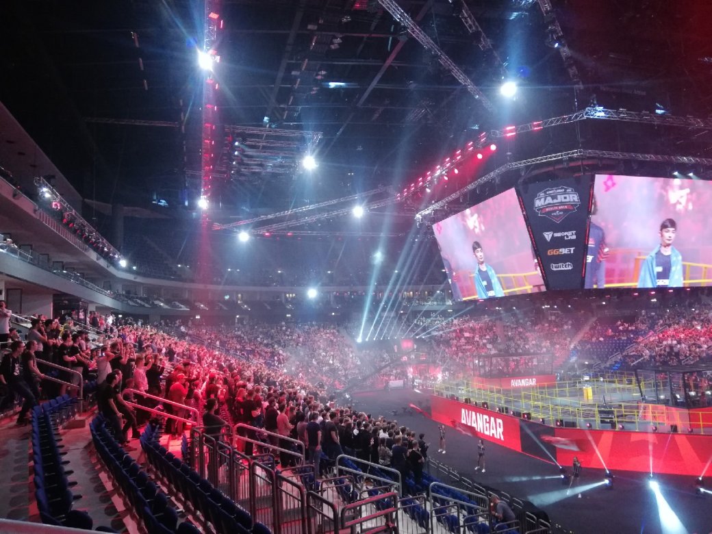 Финалисты «мейджора» по CS:GO добирались до красной дорожки на белых лимузинах — изображение 10