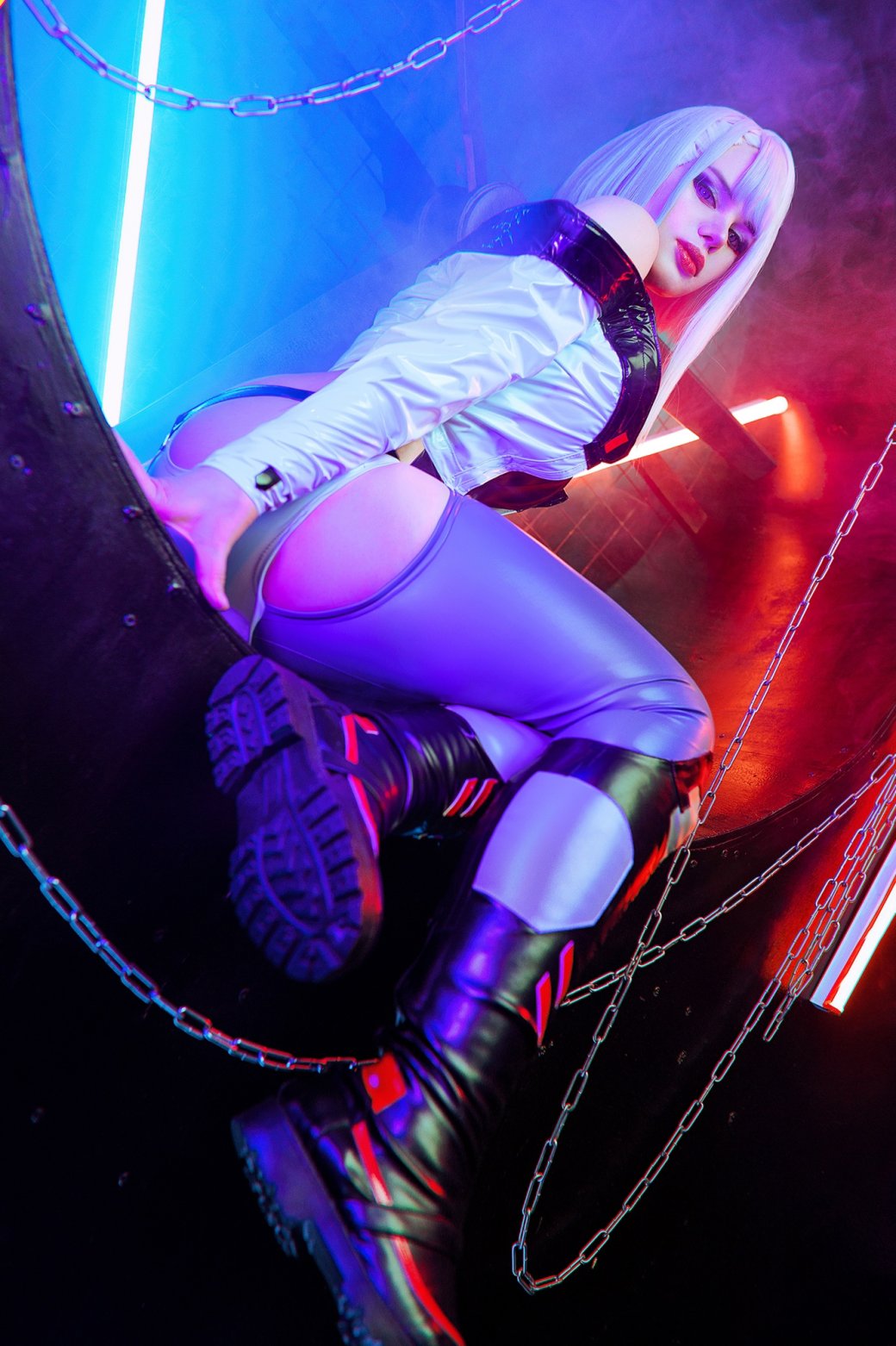 Галерея Модель показала сексуальный образ Люси из аниме Cyberpunk: Edgerunners - 6 фото