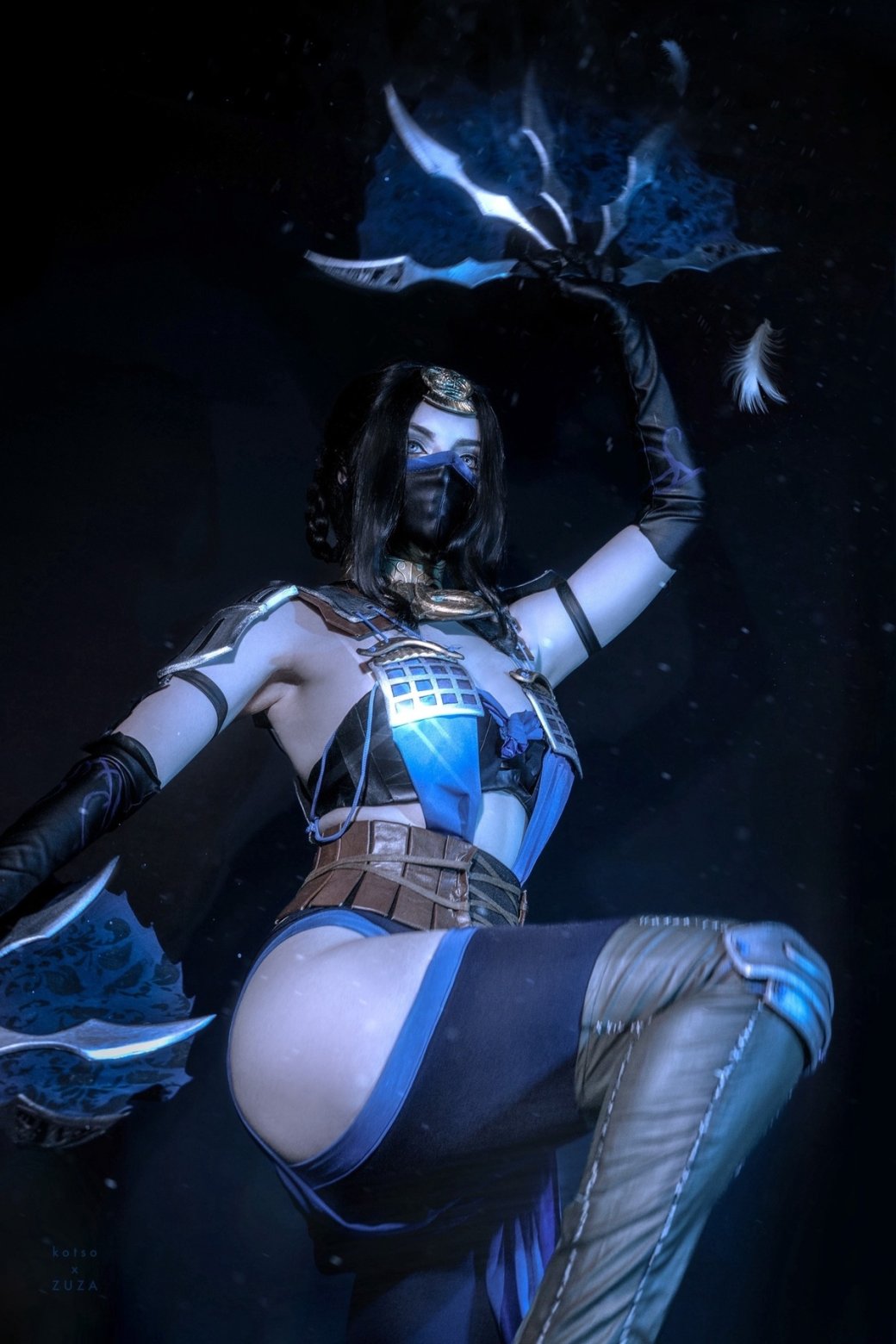 Модель предстала в сексуальном образе принцессы Китаны из серии игр Mortal Kombat — изображение 3