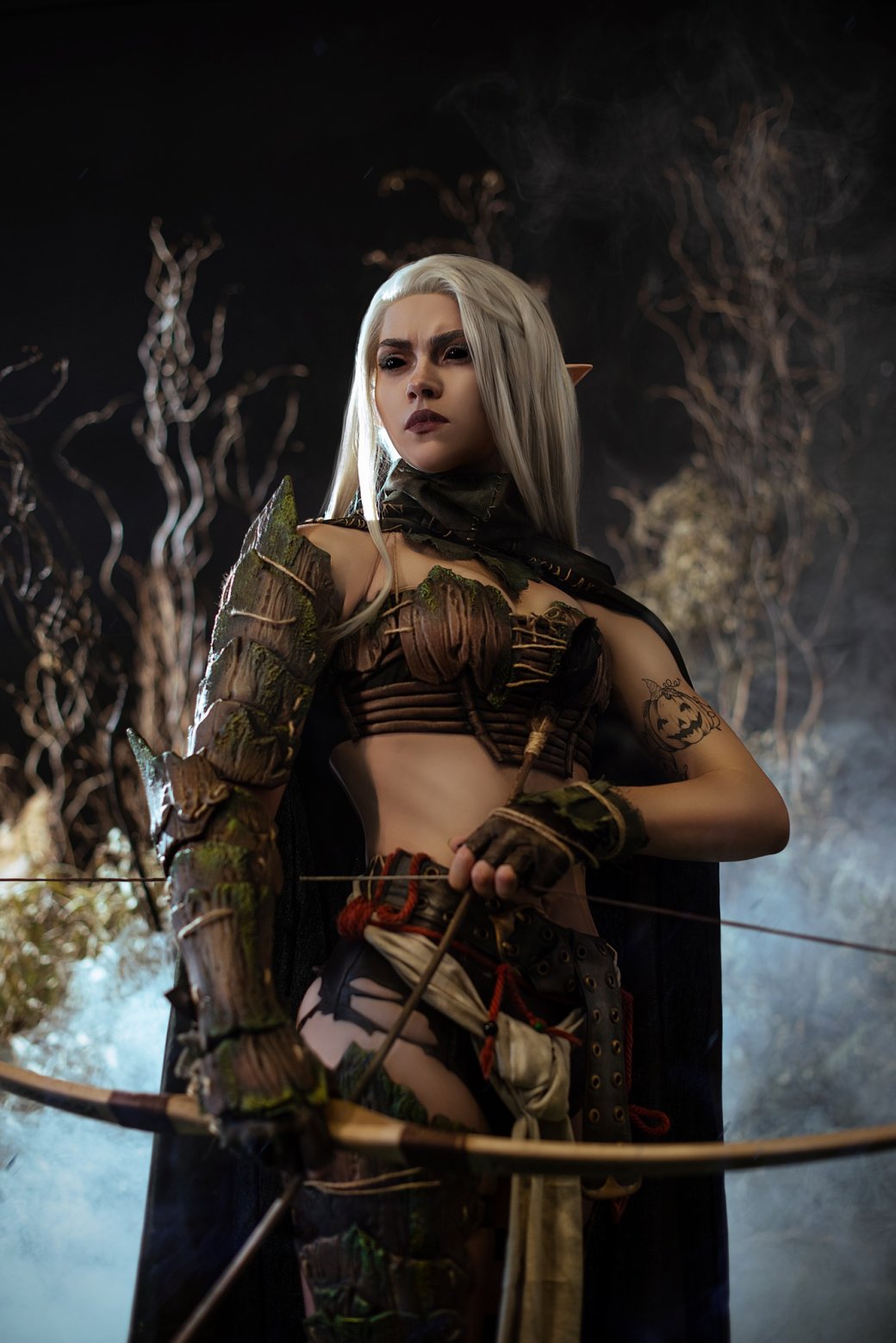 Модель снялась в образе опасной, но привлекательной эльфийки Кериллиан из Warhammer: Vermintide 2 — изображение 2