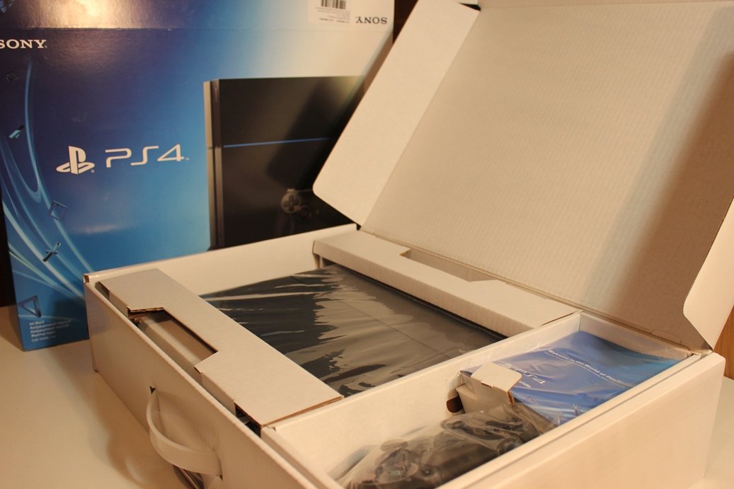 Галерея PlayStation 4: распаковка и первый запуск - 3 фото