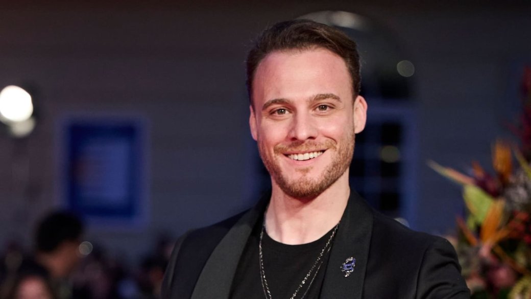 В 2025 году Бюрсин получил премию Influencia Award от фонда Starlite за активную благотворительную деятельность и влияние на общество

Источник: Getty Images