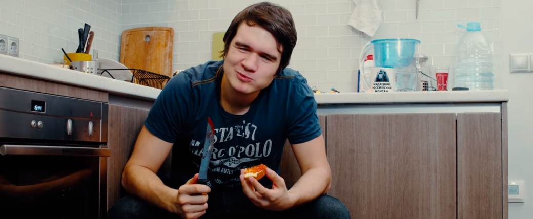 «Кто в силах выстоять против шлака?»: о чем был обзор фильма «Елки 5» от BadComedian — фото 3